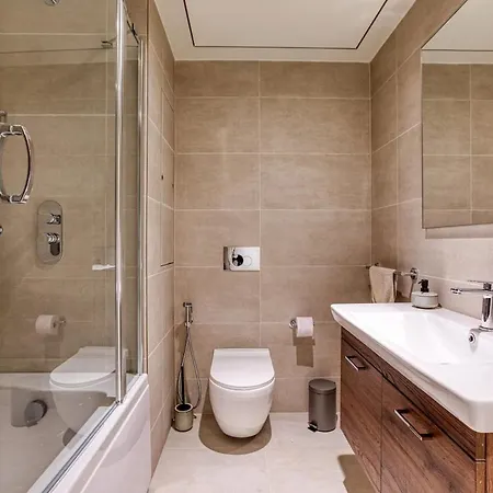 Luxury On 16th Floor In Mercury Tower *