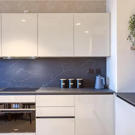 Luxury On 16th Floor In Mercury Tower Apartment