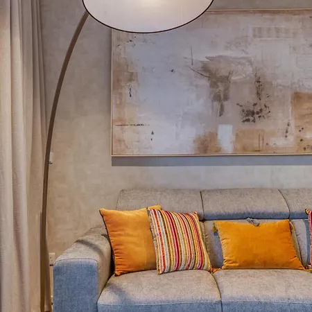 Luxury On 16th Floor In Mercury Tower *