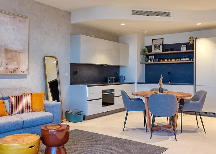 Luxury On 16th Floor In Mercury Tower