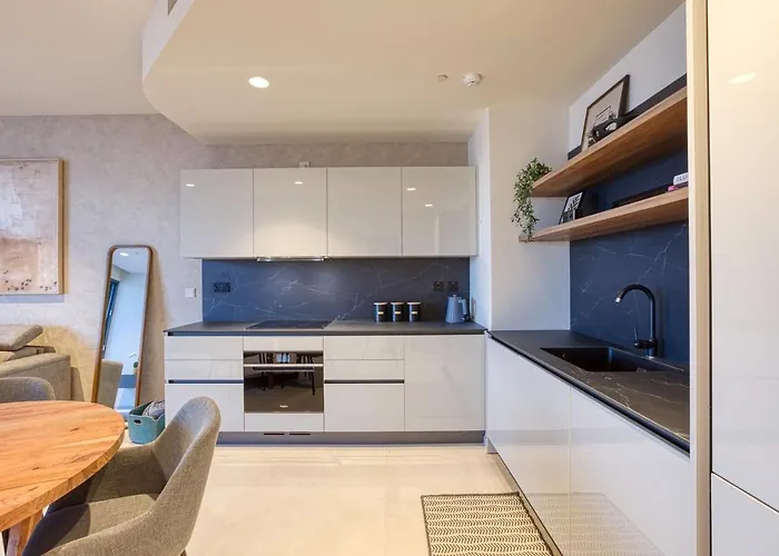 Luxury On 16th Floor In Mercury Tower *