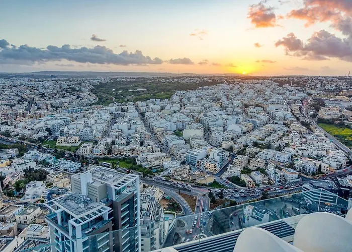 Luxury On 16th Floor In Mercury Tower *