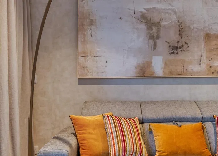 Luxury On 16th Floor In Mercury Tower *