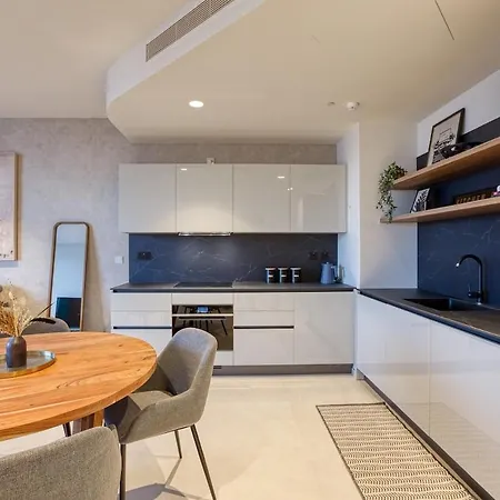 Luxury On 16th Floor In Mercury Tower דירה *