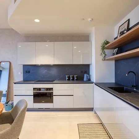 Luxury On 16th Floor In Mercury Tower *